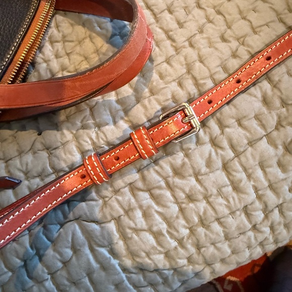 Dooney and Bourke Elegant Black and Brown Leather Handbag - Picture 7 of 10